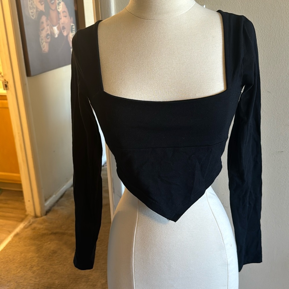 Black long sleeve crop top
